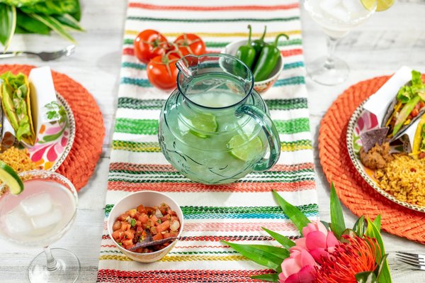Découvrez les élégantes toiles de jouy pour votre table